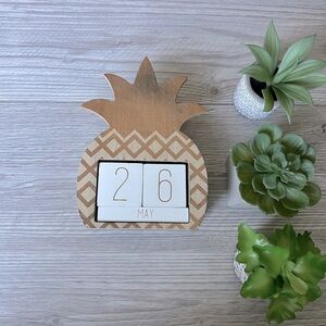 PINEAPPLE desk daily wooden block calendar